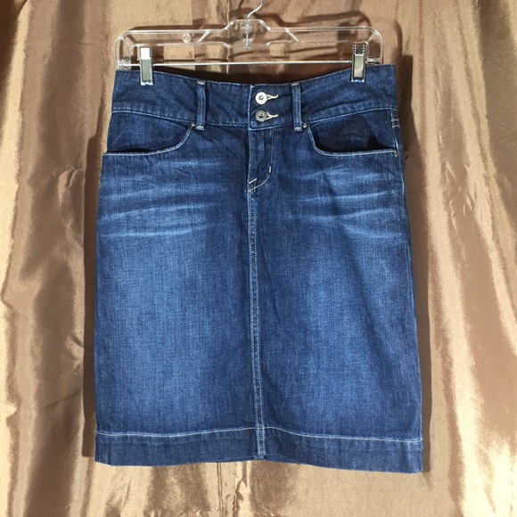 Banana Republic Dresses & Skirts - Banana Republic Short Jean skirt with Spandex